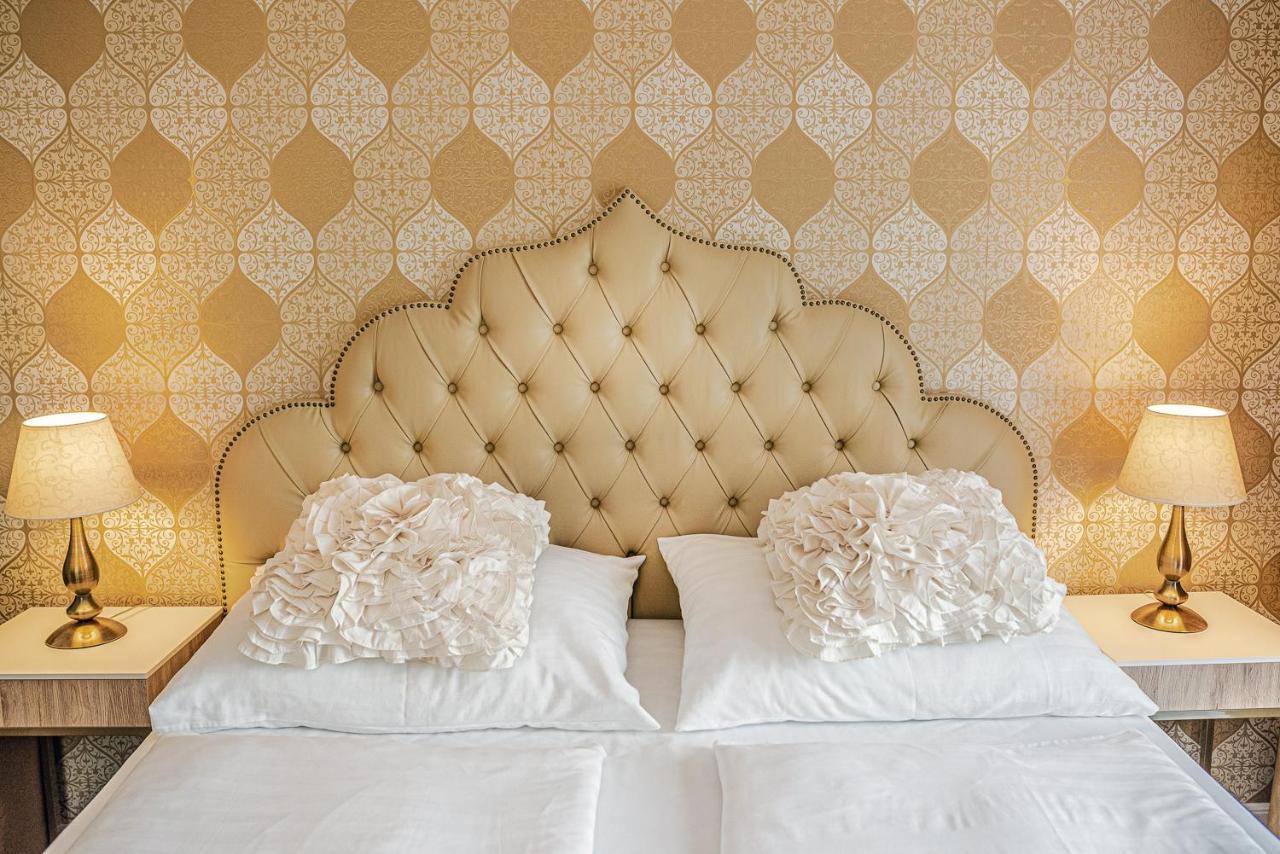 Casablanca Panzio Bed & Breakfast Tata Exterior photo